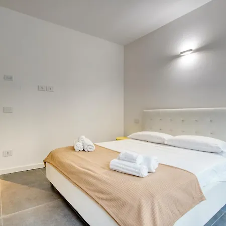 Temporaryflat Serlio 7 *